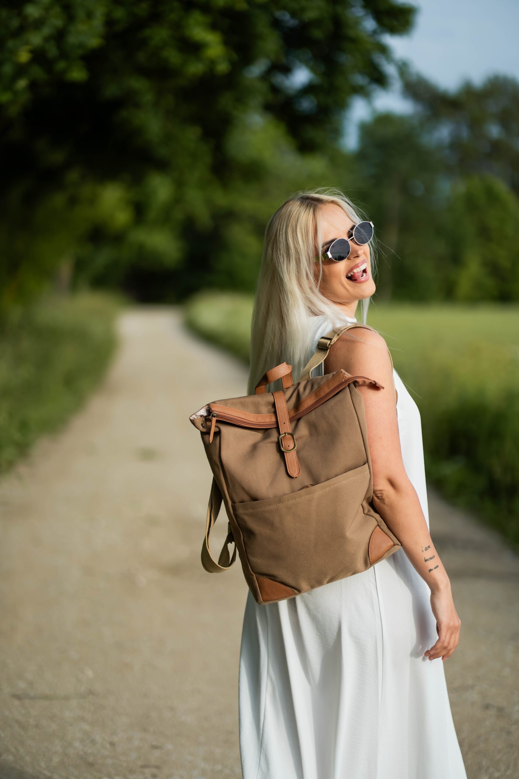 Turundus ja sisuloome, black giraffee