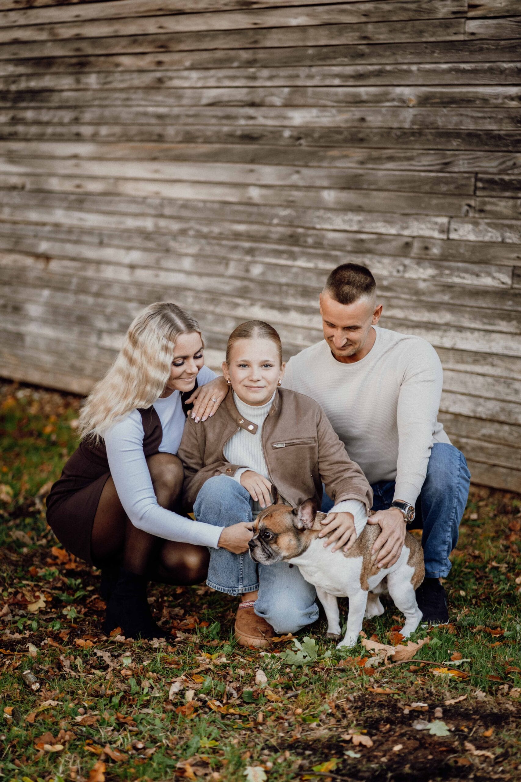 fotosessioon rakveres pere ja lemmikloomaga pildil
