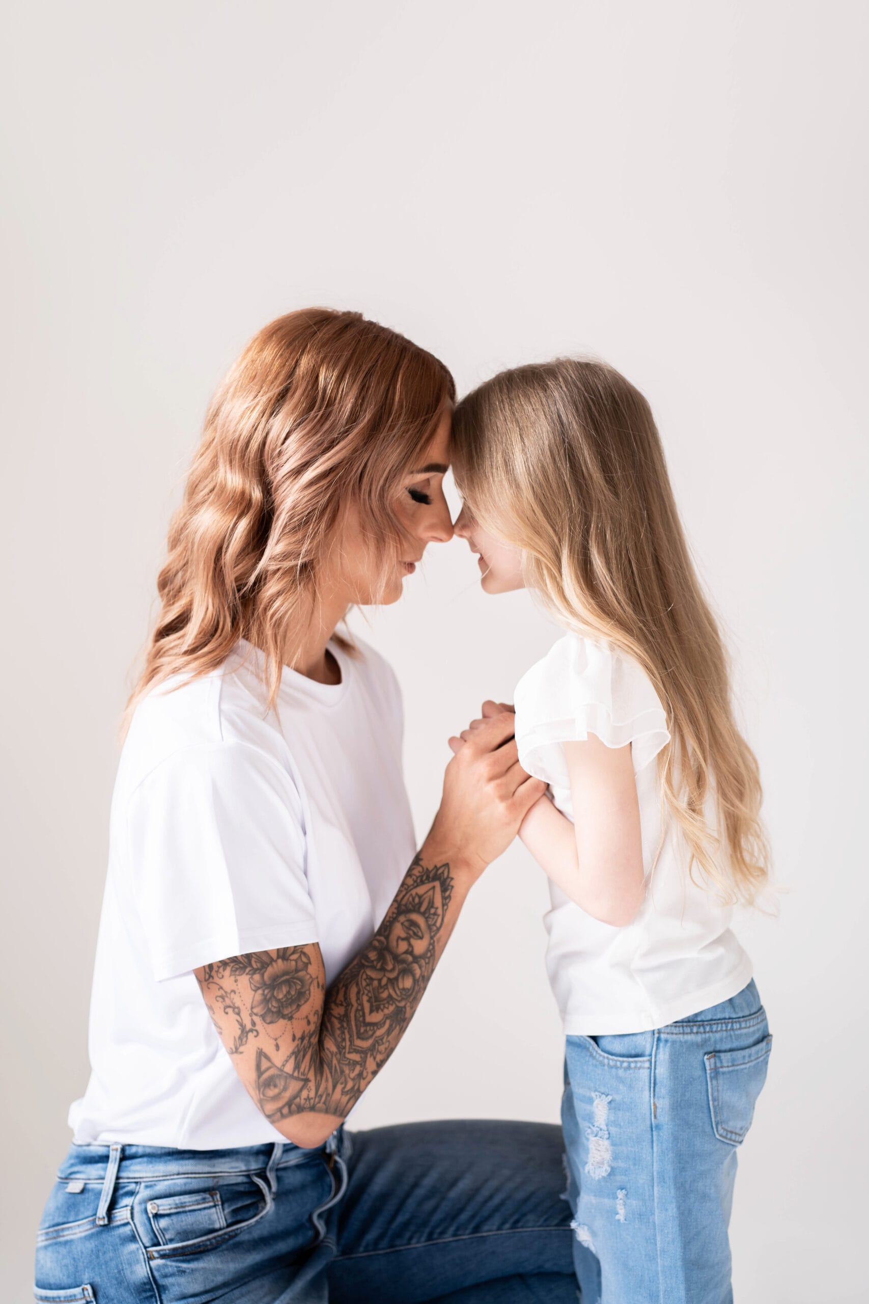 fotosessioon stuudios ema ja laps