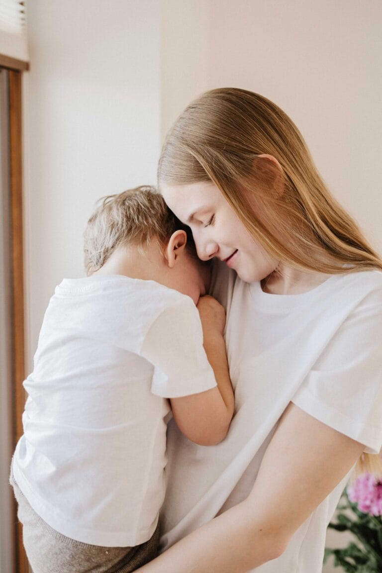 Pere fotosessioon kodus, õde ja vend