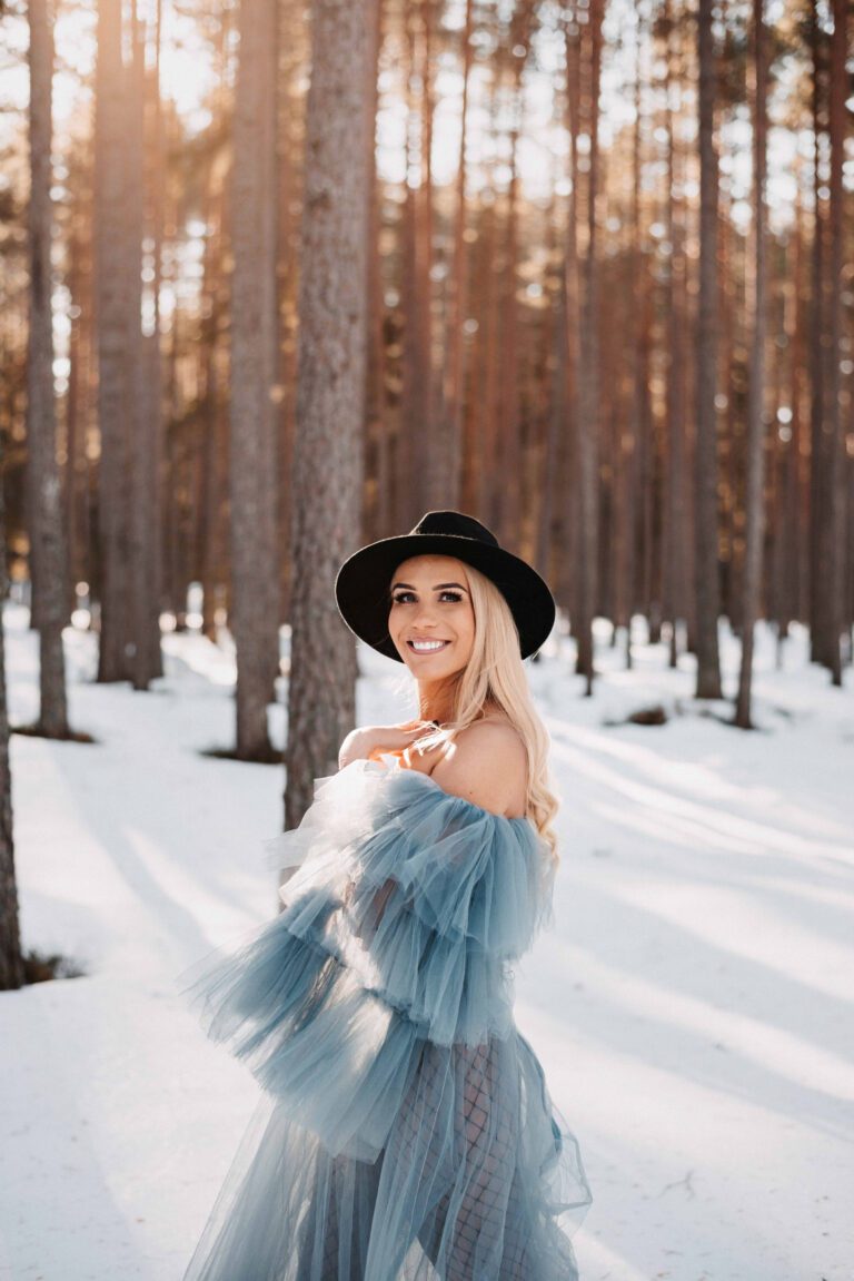 Portreesessioon naisest, talvel