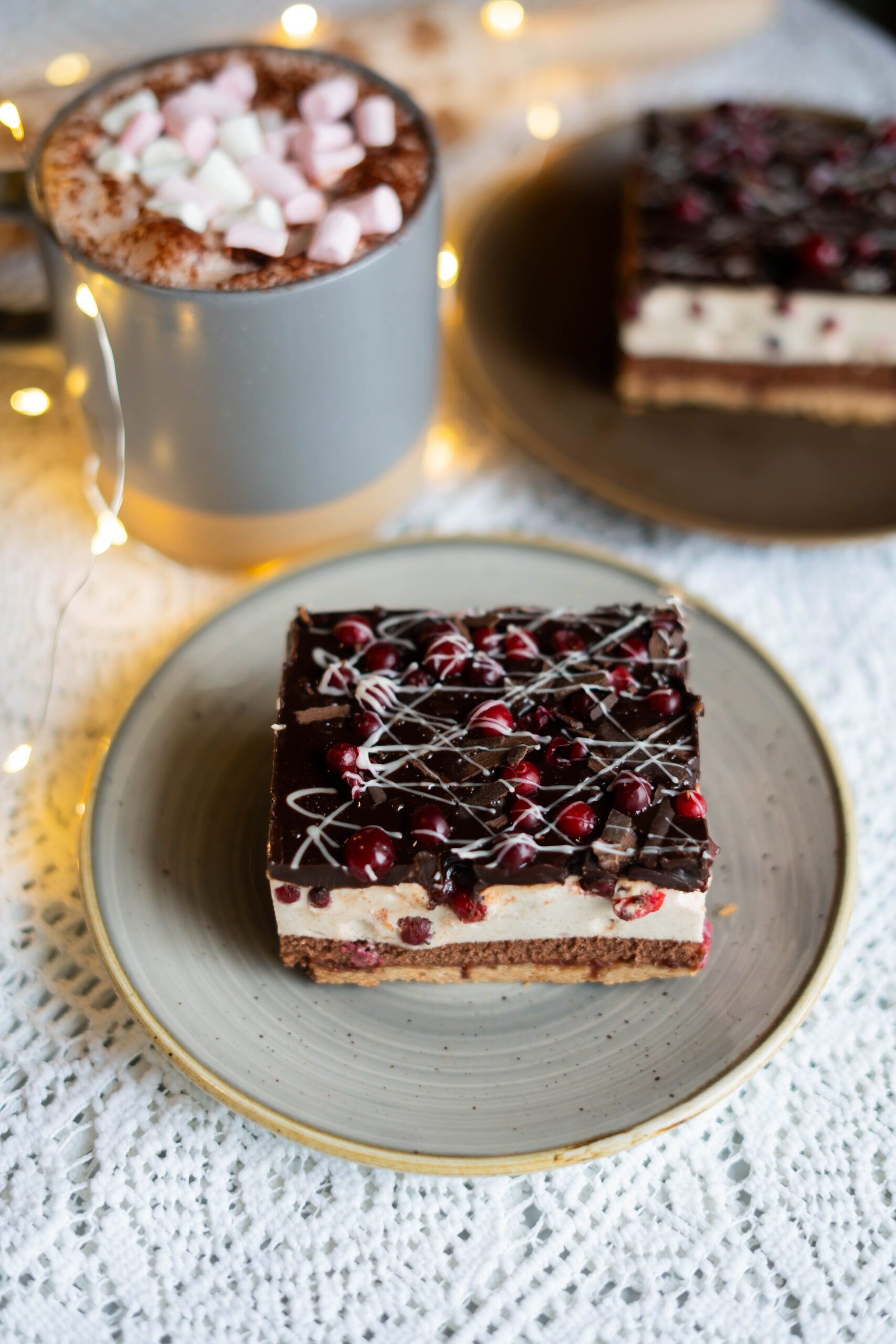 isuäratav kook ja taustal kakao vahukommidega, päts sahver rakveres