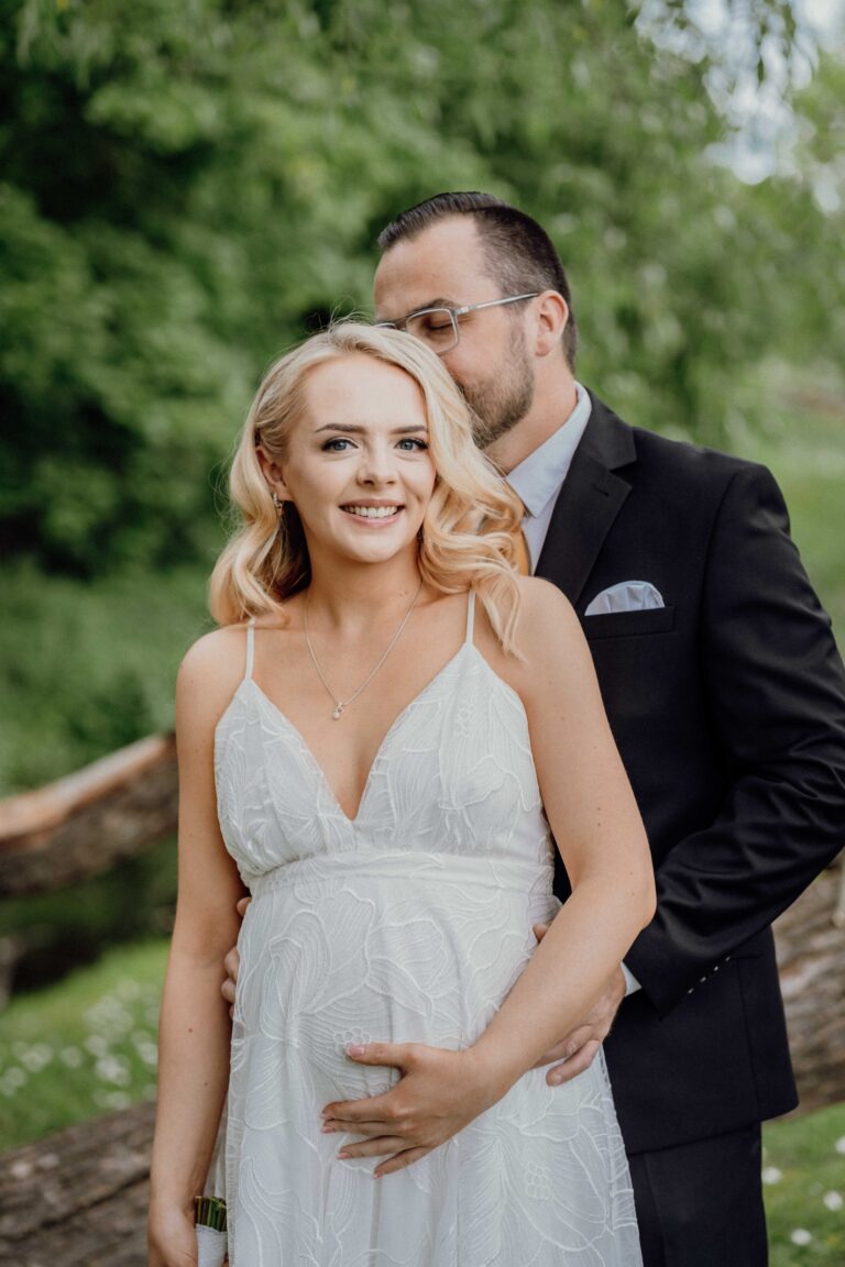 Rakveres pildistatud suvine pulma foto, pildil pruut ja peigmees, fotograaf Grete Veedla