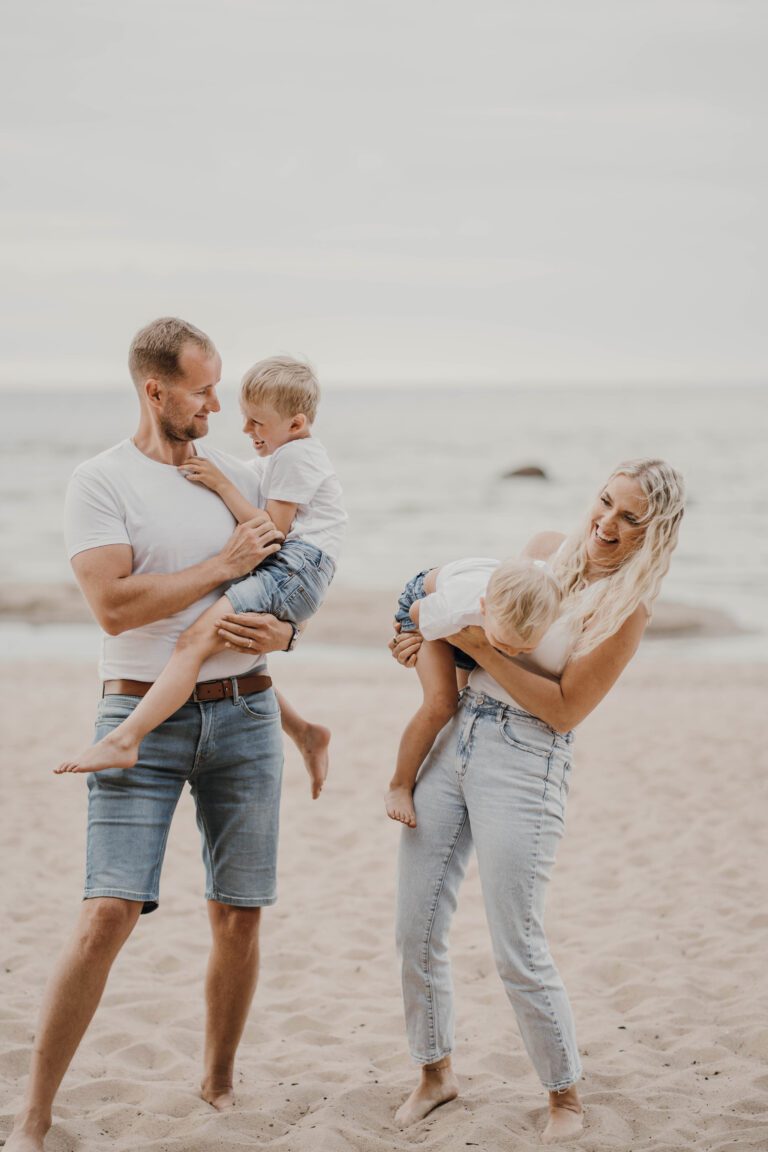 Grete Veedla fotograaf, perefotod rannas Lääne-Virumaal